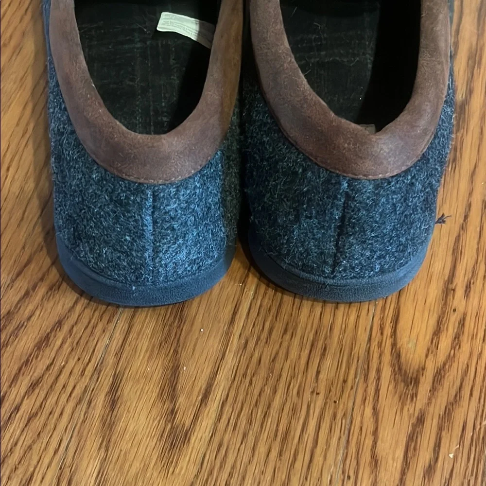 Dluxe by Dearfoams Men's Grayish Blue and Brown Shoes - Picture 4 of 5